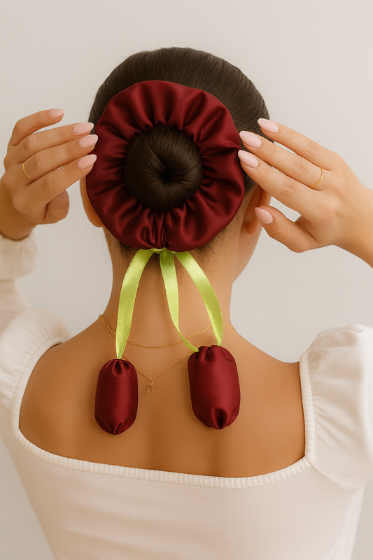Scrunchie Seda Francia con Capullos color vino