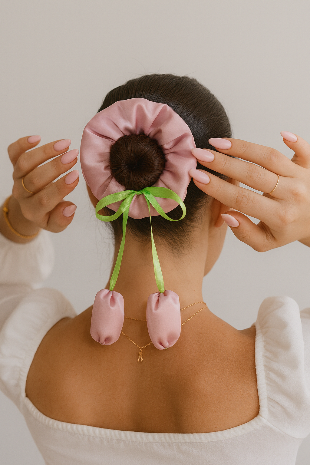 Scrunchie Seda Francia con Capullos rosa
